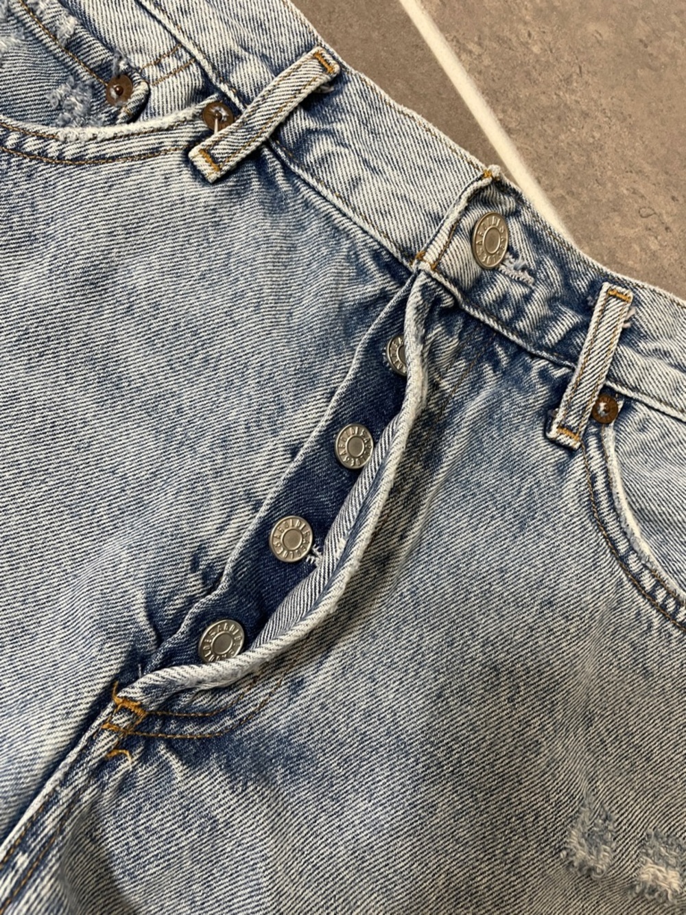 Agolde Parker Vintage Cut-Off Jean Shorts size 28 - Picture 9 of 13